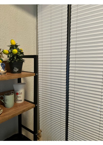 Beyaz Plise Perde – Özel Ölçü, Kolay Montaj, Cam Balkon ve Pimapen Uyumlu