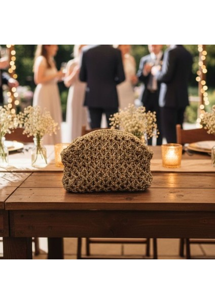 3381 El Yapımı Gold Metalik Ip Burslu Clutch Çanta / 19 x 26 cm