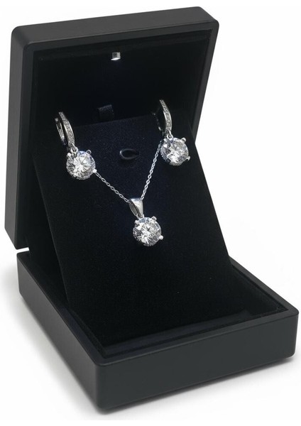 Işıklı Kutuda 925 Ayar Gümüş Oval Zirkon Set