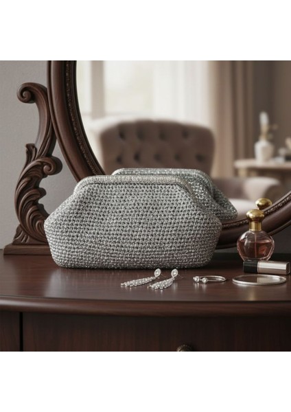 7301 El Yapımı Metalik Burslu Küçük Clutch Çanta / 15 x 27 cm