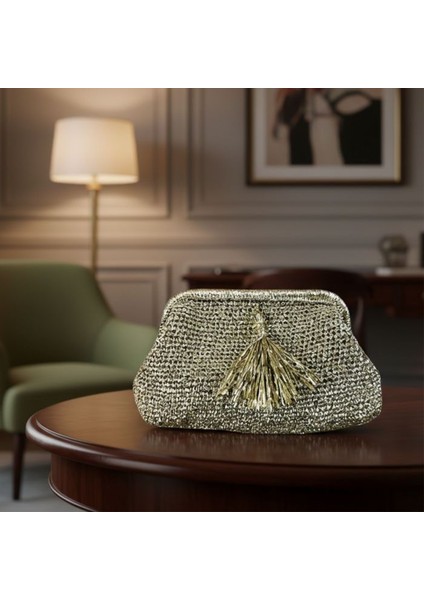 9781 El Yapımı Püskül Detaylı Gold Burslu Çanta / 17 x 27 cm