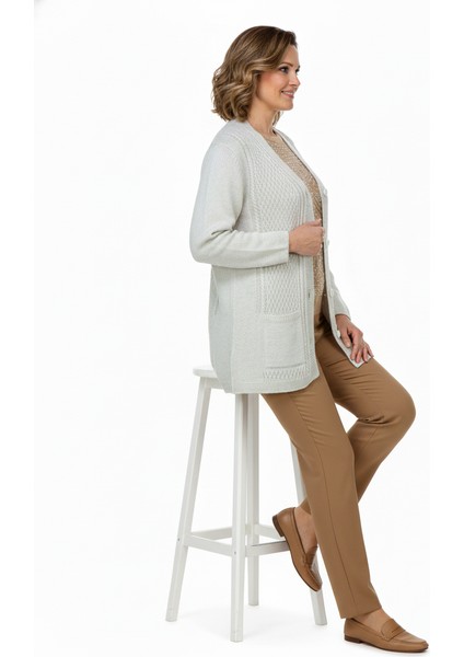 Kadın Kışlık Triko Hırka Çift Cepli Esnek Önü Düğmeli Klasik Örgü Doku Motifli modelleri