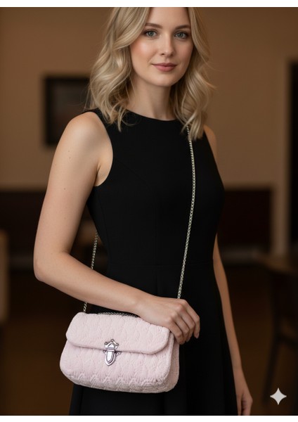 Peluş Iplikten El Dokuması Zincirli Astarlı Omuz Çantası