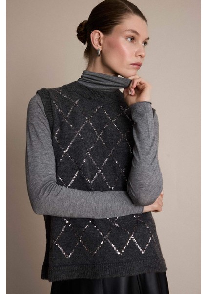 Regular Fit Bisiklet Yaka Nakışlı Triko Süveter G6355AX25WN modelleri