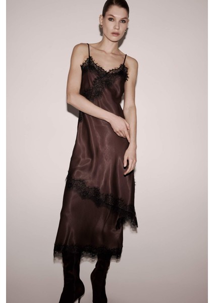 Yılbaşı Temalı V Yaka Saten Kolsuz Midi Elbise G7018AX25WN fiyatları