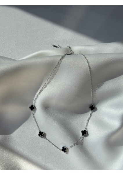 Çelik Siyah Dört Yaprak Figürlü Şans Kolye Silver Renk fiyatları