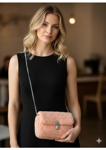 Peluş Iplikten El Dokuması Zincirli Astarlı Omuz Çantası