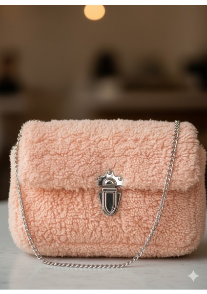 Peluş Iplikten El Dokuması Zincirli Astarlı Omuz Çantası modelleri