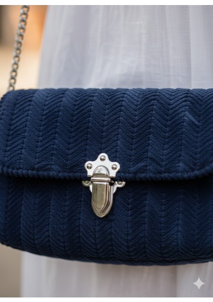 Peluş Iplikten El Dokuması Zincirli Astarlı Omuz Çantası modelleri