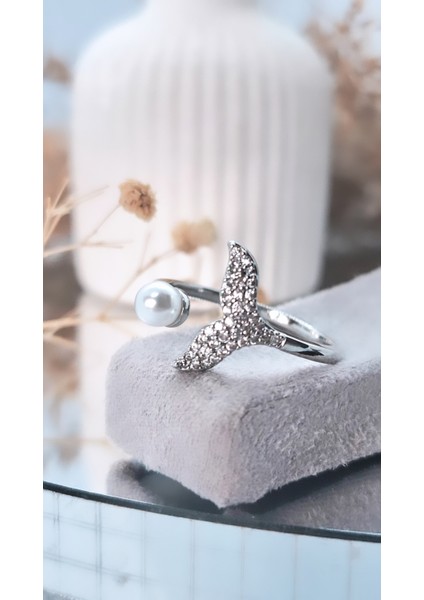 Balık Kuyruğu Figürlü Incili Çelik Kaplama Yüzük