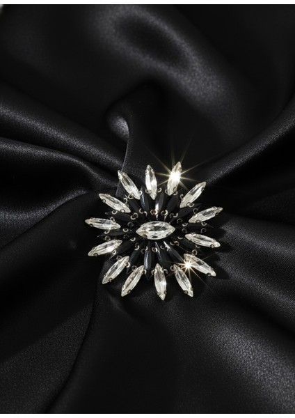Siyah Parlak Safir Yıldız Broş