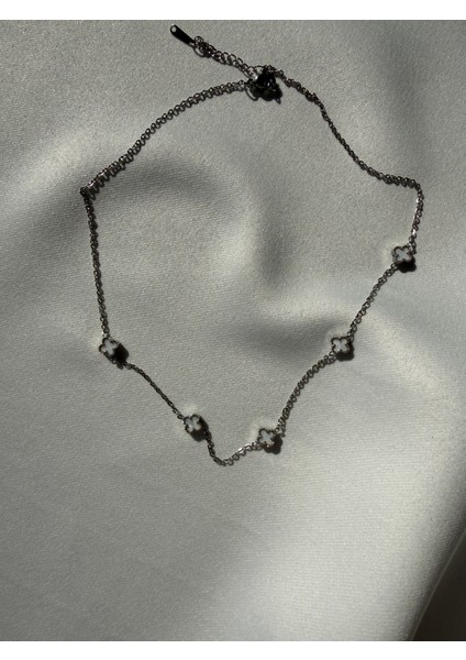 Çelik Beyaz Küçük Dört Yaprak Figürlü Şans Kolye Silver Renk fiyatları