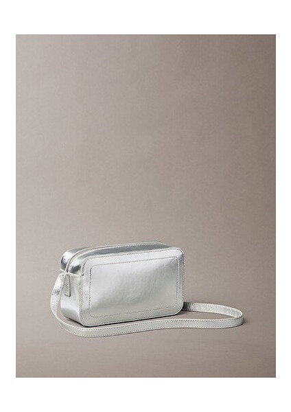 Ck Kadın Bold Metalik Çapraz Askılı Çanta fiyatları