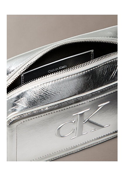 Ck Kadın Bold Metalik Çapraz Askılı Çanta modelleri