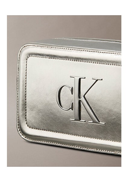 Ck Kadın Bold Metalik Çapraz Askılı Çanta fırsatları