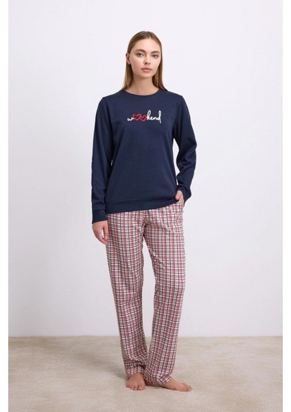 - Rahat ve Şık %100 Pamuklu Uzun Kol Sweatshirt ve Ekose Pantolon Pijama Takımı
