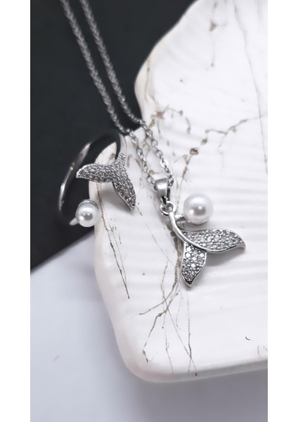 Kadife Kutuda Balık Kuyruğu Figür Çelik Kolye Yüzük Set