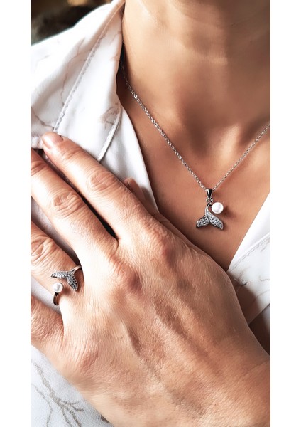 Kadife Kutuda Balık Kuyruğu Figür Çelik Kolye Yüzük Set fiyatları