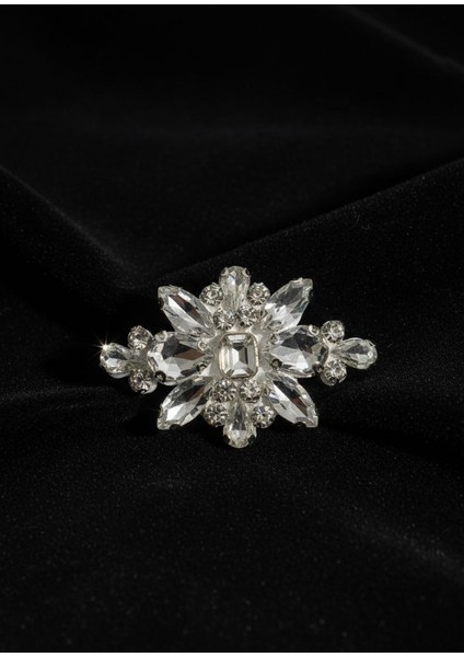 Beyaz Antik Stil Parlak Taşlı Broş