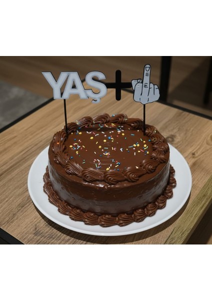 Komik Orta Parmak Pasta Süsü Her Yaşa Özel fiyatları