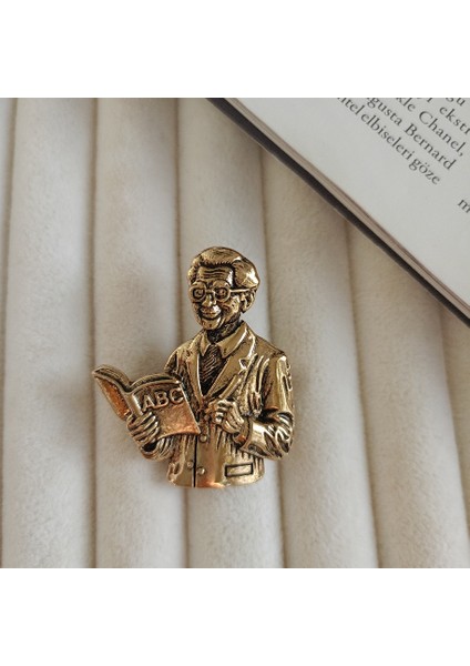 Gold Renk Öğretmen Broş-Kitap ve Kalemli Öğretmen Yaka Iğnesi