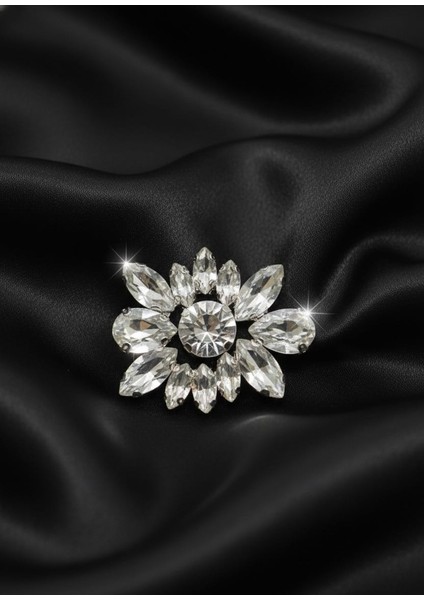 Beyaz Kraliçe Kristal Çiçek Broş
