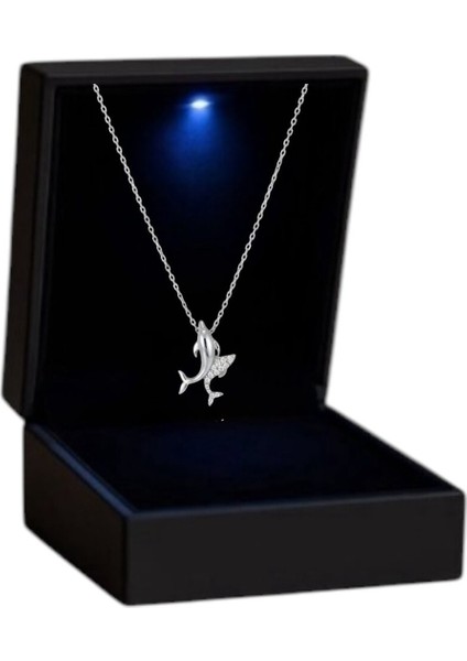 Işıklı Kutuda 925 Ayar Gümüş Yunus Balığı Kolye Kadın