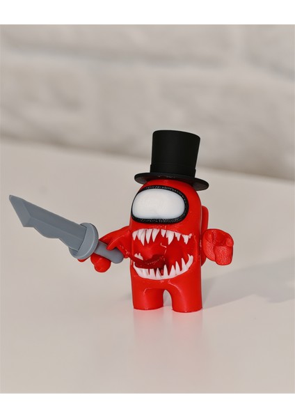 Among Us Kırmızı Impostor 10CM Karakter Figürü – Şapka, Kılıç ve Dişli Özel 3D Kollu Tasarım