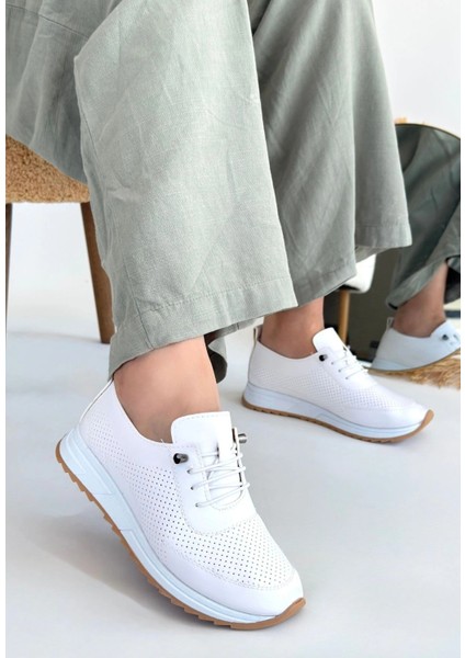 Tone Beyaz Cilt Bağcıklı Spor Ayakkabı