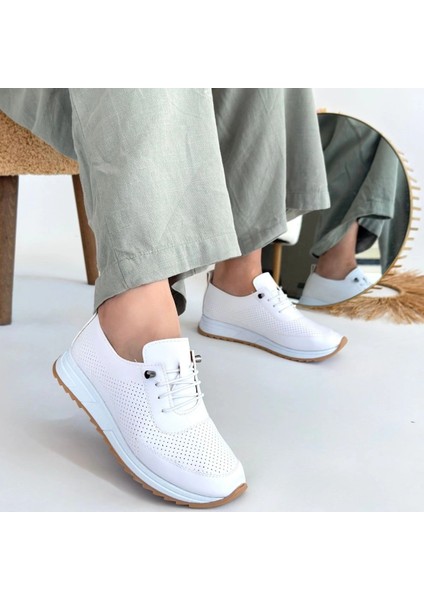 Tone Beyaz Cilt Bağcıklı Spor Ayakkabı fırsatları