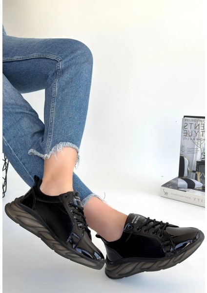 Piona Siyah Rugan Gri Tabanlı Spor Ayakkabı