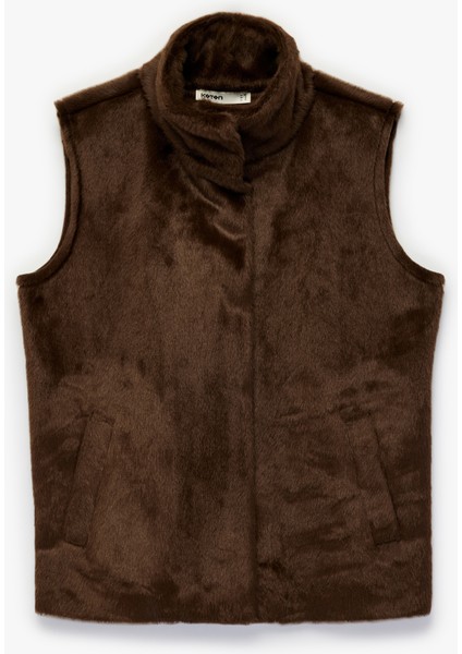 Çıt Çıt Düğme Detaylı Kolsuz Oversize Dik Yaka Suni Kürk Yelek