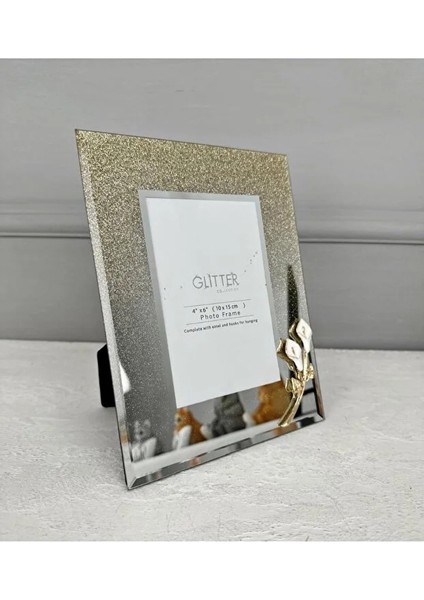 Göz Alıcı Parlaklık: 10X15 cm Simli Çiçekli Cam Fotoğraf Çerçevesi