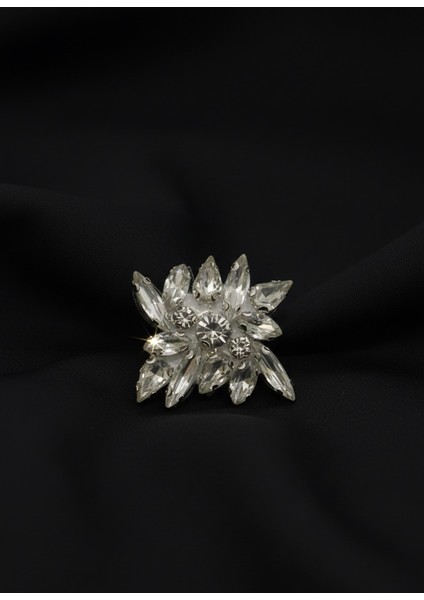 Işıltılı Çiçek Motifli & Şeffaf Taşlı Metal Broş fiyatları