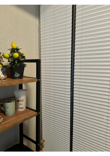 Açık Gri Plise Perde – Özel Ölçü, Kolay Montaj, Cam Balkon ve Pimapen Uyumlu