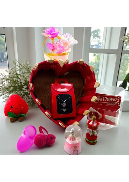 Kırmızı Hediye Sepeti ve Peluş Çilek Gül Kolye Çiçek Buketi Mini Oyuncak Romantik Sürpriz Özel fiyatları
