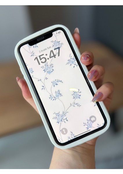 IPHONE 15 Mavi Çiçekli Ekru Kılıf fırsatları