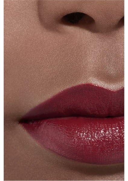 Parlak Yapıya Sahip Dudaklara Işıltı Veren Nemlendirici RUJ-824 (2 G) fırsatları