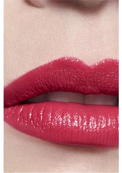 Parlak Yapıya Sahip Dudaklara Işıltı Veren Nemlendirici RUJ-824 (2 G) indirimleri