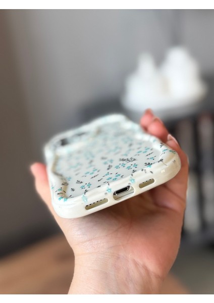 IPHONE 13 Pro Max Mavi Çiçekli Ekru Kılıf fırsatları