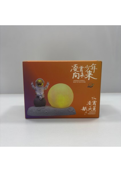 Uzayda Oturan Astronot Işık