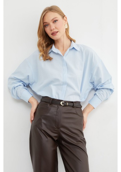 Basic Yırtmaçlı Oversize Gömlek