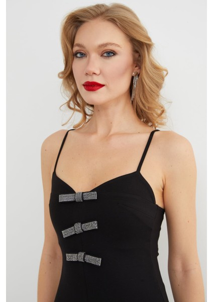 Taşlı Fiyonk Detaylı Kalp Yaka Askılı Elbise indirimleri