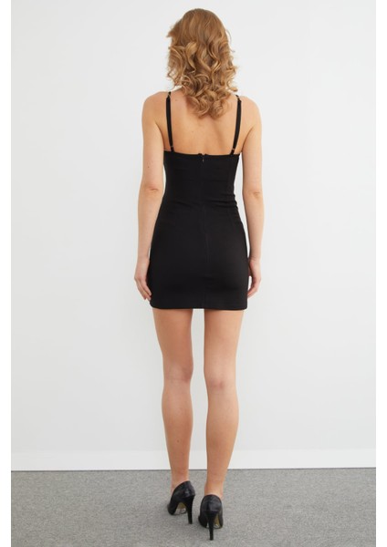 Taşlı Fiyonk Detaylı Kalp Yaka Askılı Elbise