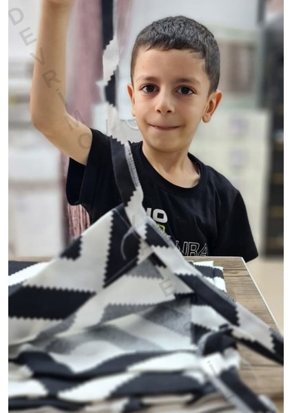 Lüks 1.Sınıf Eleganse Özel Dikim Gri-Beyaz Zikzak Desenli Branda Balkon Perdesi