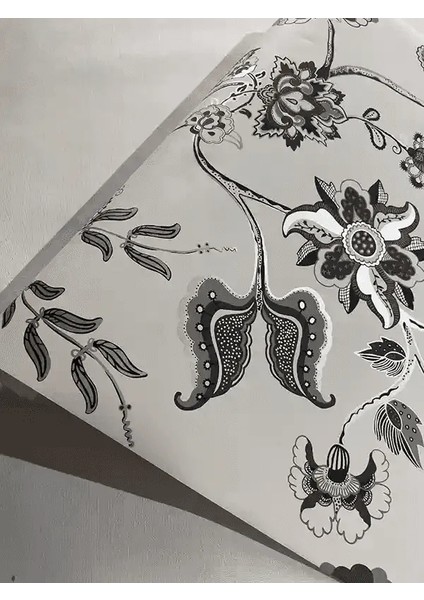 Parlak Beyaz Zemin Gri Çiçek Duvar Kağıdı 3007