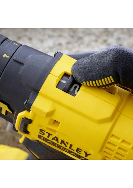 Fatmax® SCD718D2A-TR V20 18V 2.0AH Çift Akülü Darbeli Matkap Darbeye Dayanıklı 86 Parça Set ile fırsatları