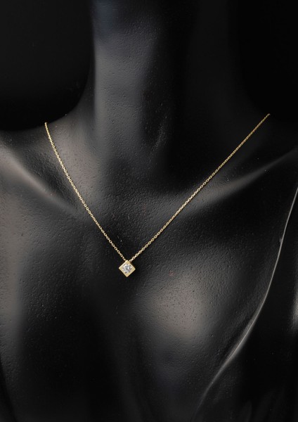 14 Ayar Kare Model Tek taşlı Altın Kolye modelleri