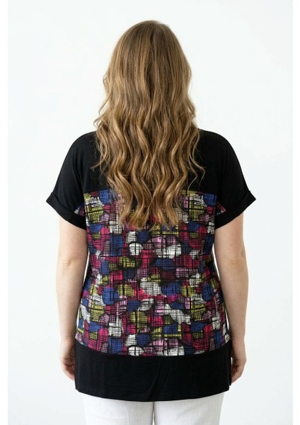 V Yaka Renk Bloklu T-Shirt