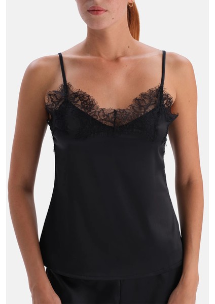 Siyah Dantel Detaylı Camisole ve Şort modelleri